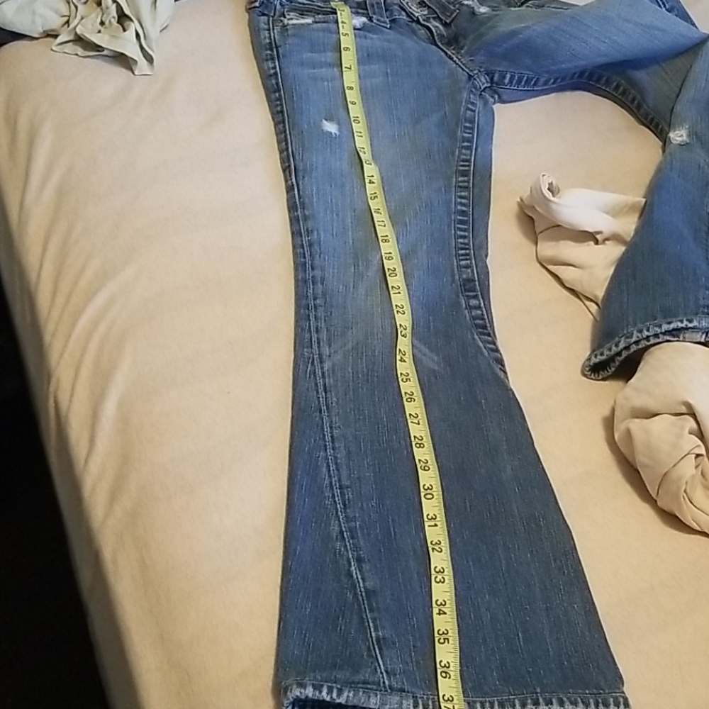 LIKE NEW TRUE RELIGION DISTRESSED 27 - Picture 7 of 8